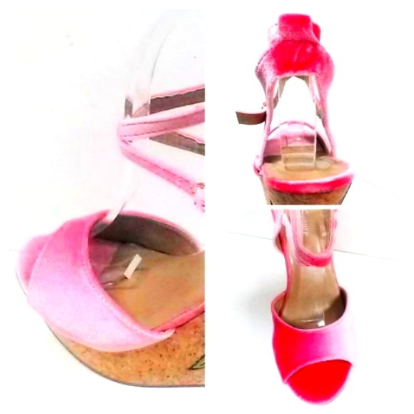 (NEW)! Pink Velvet Platform Flower Wedge! - Picture 3 of 11
